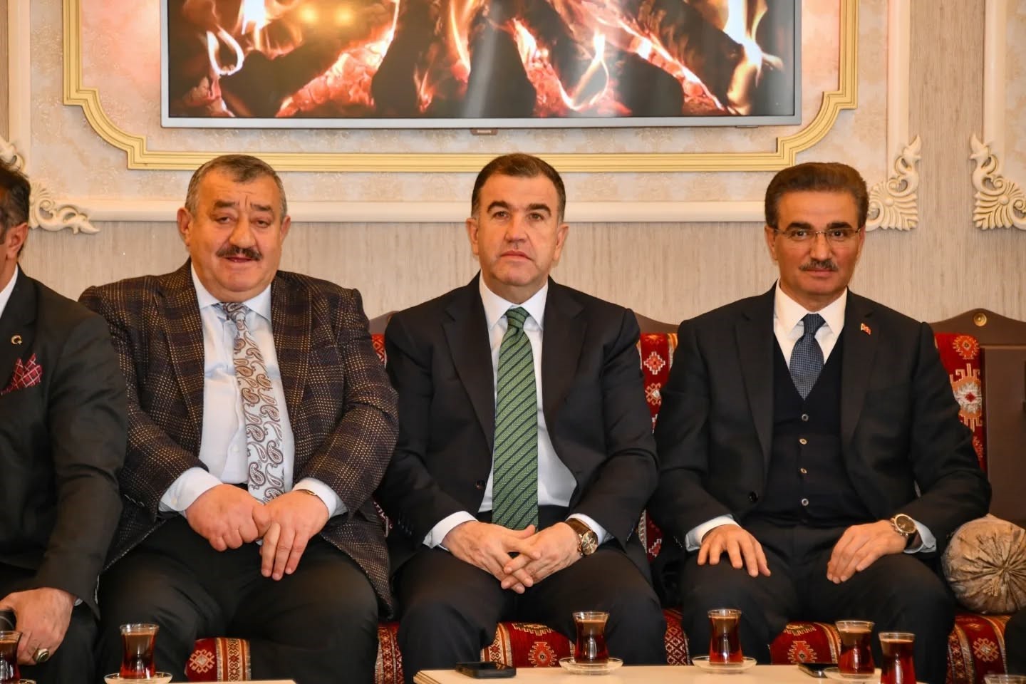 Yıllardır bitirilemeyen Bayburt-Gümüşhane Havalimanı için iki ilin valisi bir araya geldi: 2026’da tamamlanması hedefleniyor
Yıllardır bitirilemeyen Bayburt-Gümüşhane Havalimanı için iki ilin valisi bir araya geldi: 2026’da tamamlanması hedefleniyor