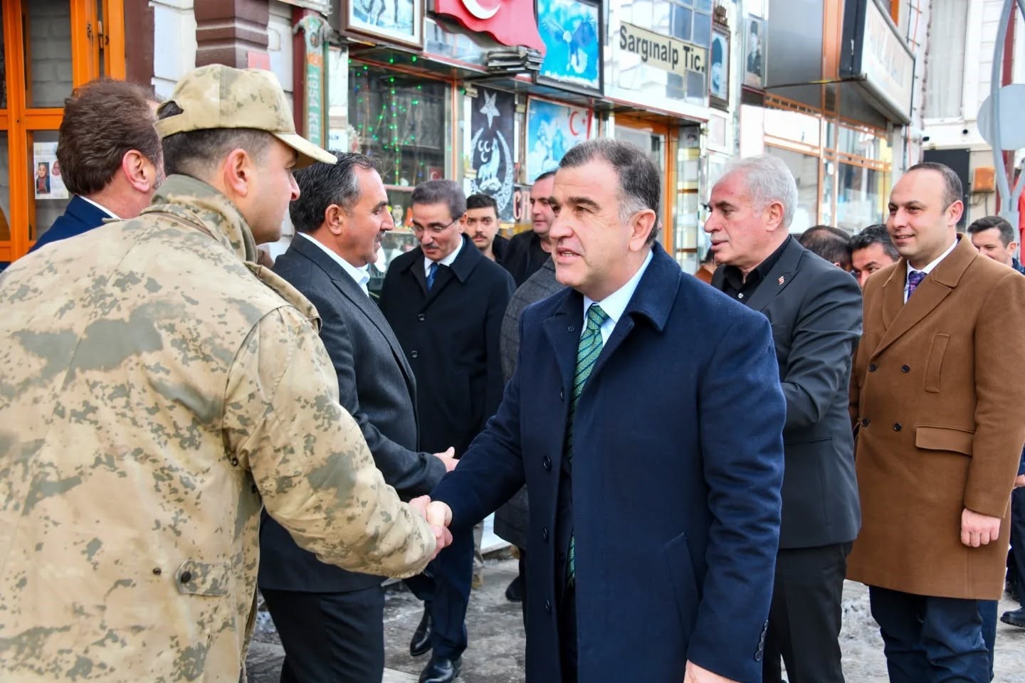 Yıllardır bitirilemeyen Bayburt-Gümüşhane Havalimanı için iki ilin valisi bir araya geldi: 2026’da tamamlanması hedefleniyor
Yıllardır bitirilemeyen Bayburt-Gümüşhane Havalimanı için iki ilin valisi bir araya geldi: 2026’da tamamlanması hedefleniyor