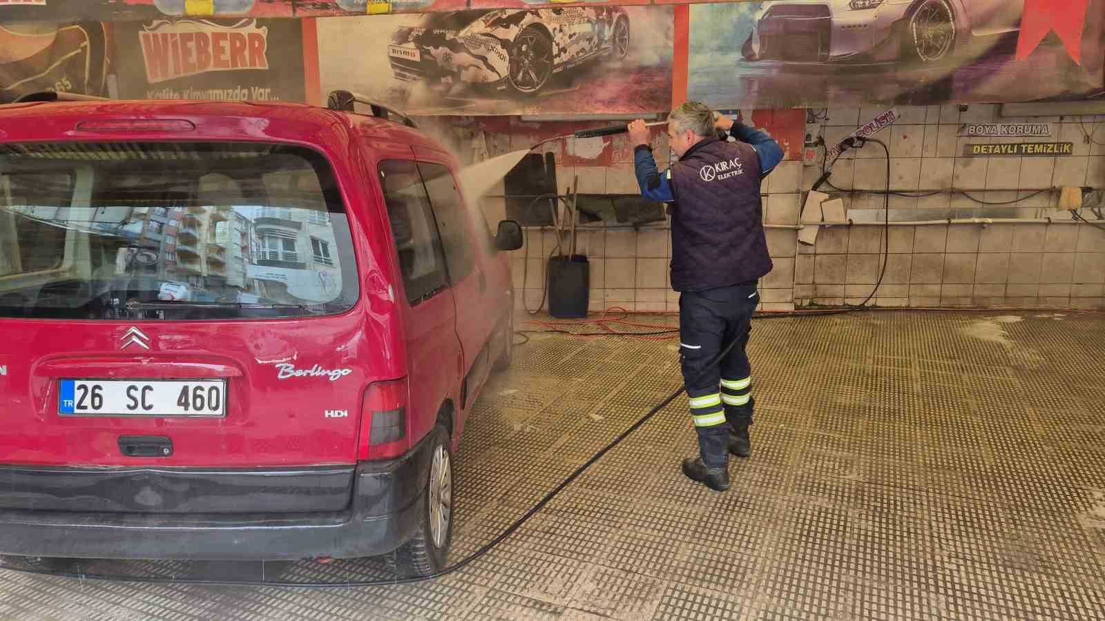 Yıllardır yaptığı mesleğinin bilgisayar oyununu oynadı
