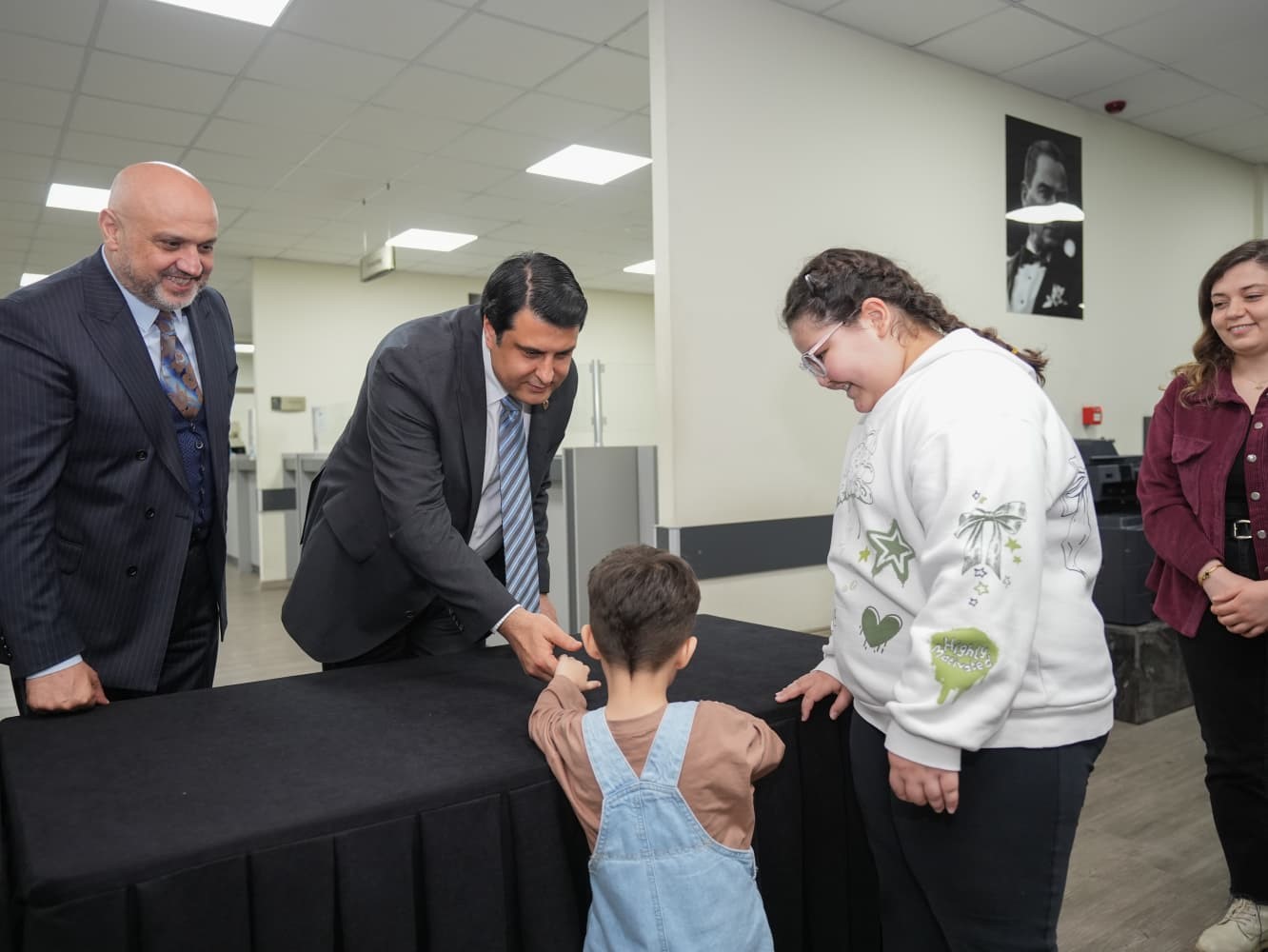 Yılmaz, belediye çalışanlarıyla bayramlaştı
