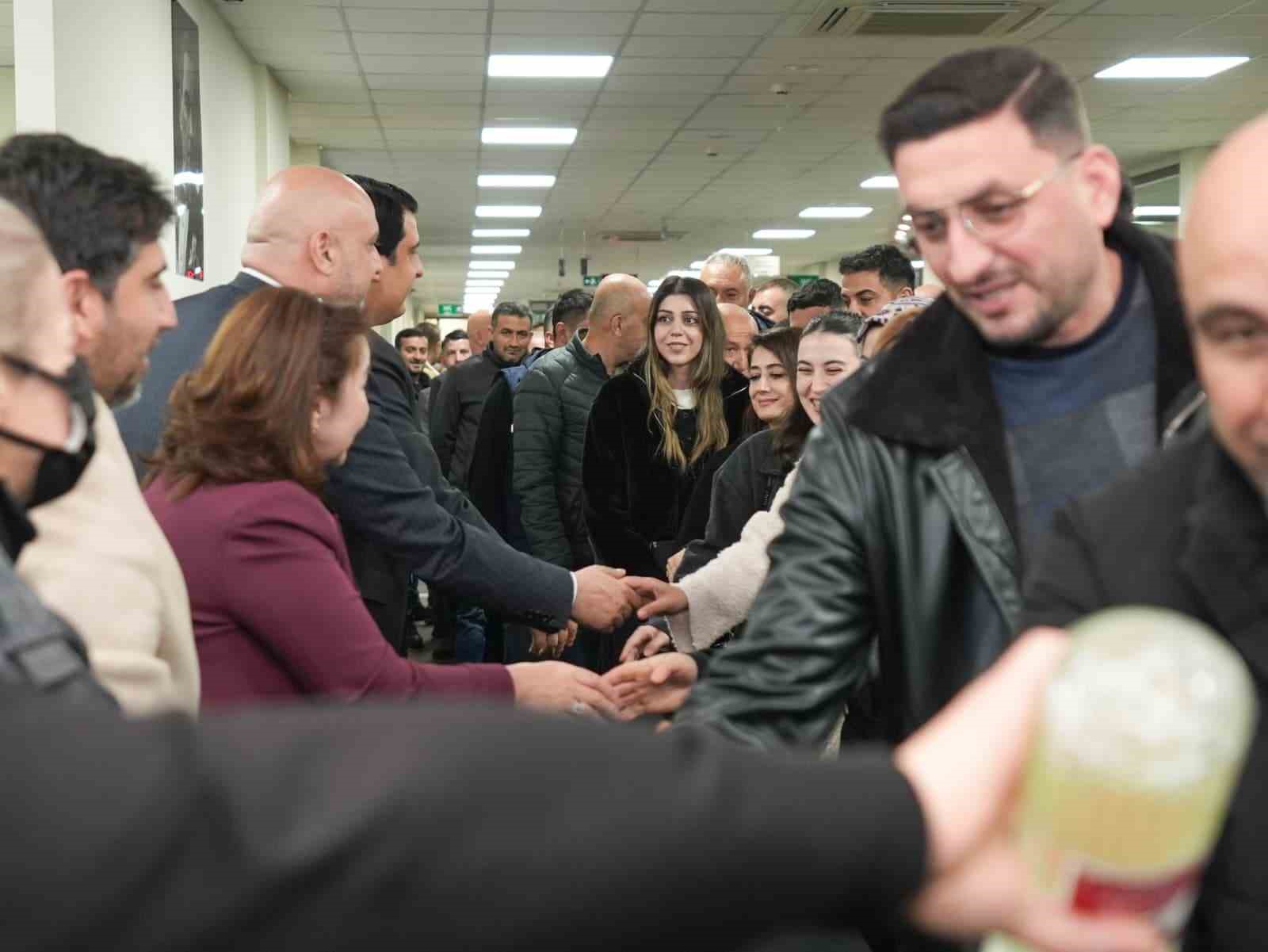 Yılmaz, belediye çalışanlarıyla bayramlaştı
