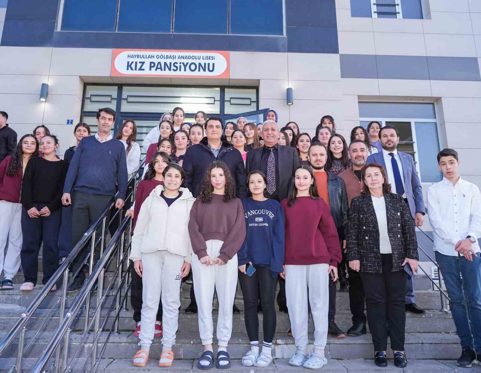 Yılmaz, gençlerle iftar sofrasında buluştu
