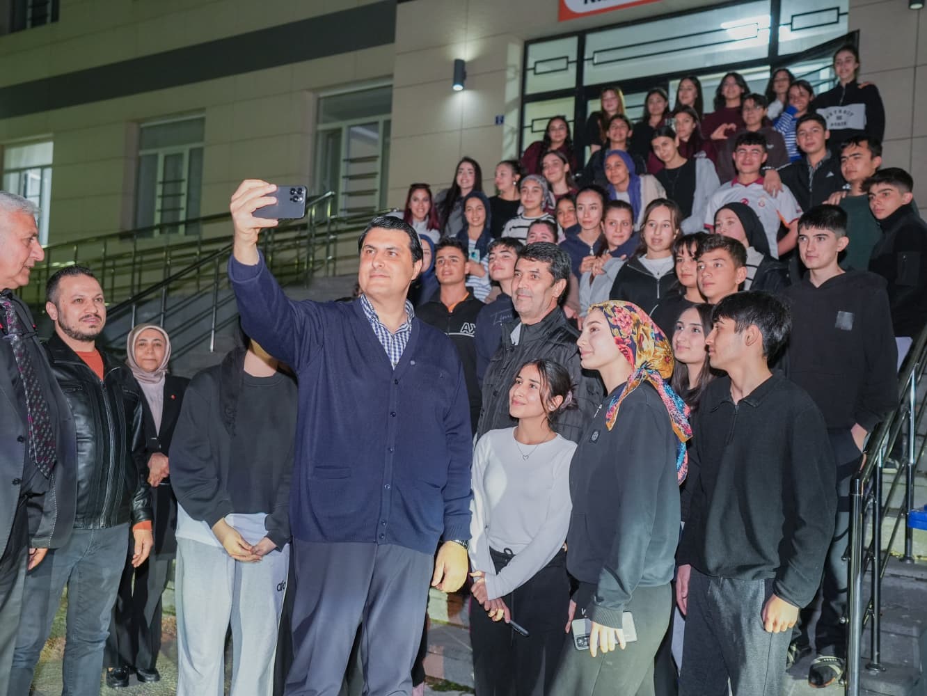 Yılmaz, gençlerle iftar sofrasında buluştu
