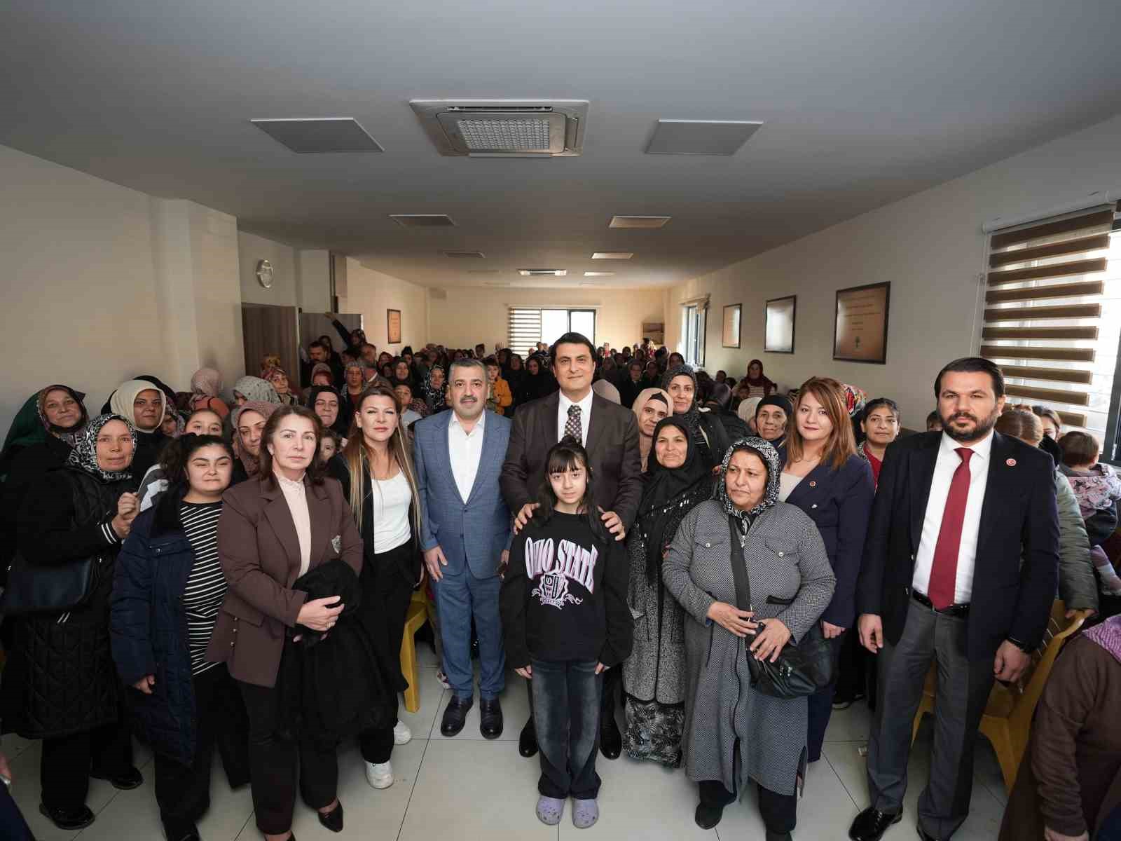 Yılmaz Karşıyaka’da kadınlarla buluştu
