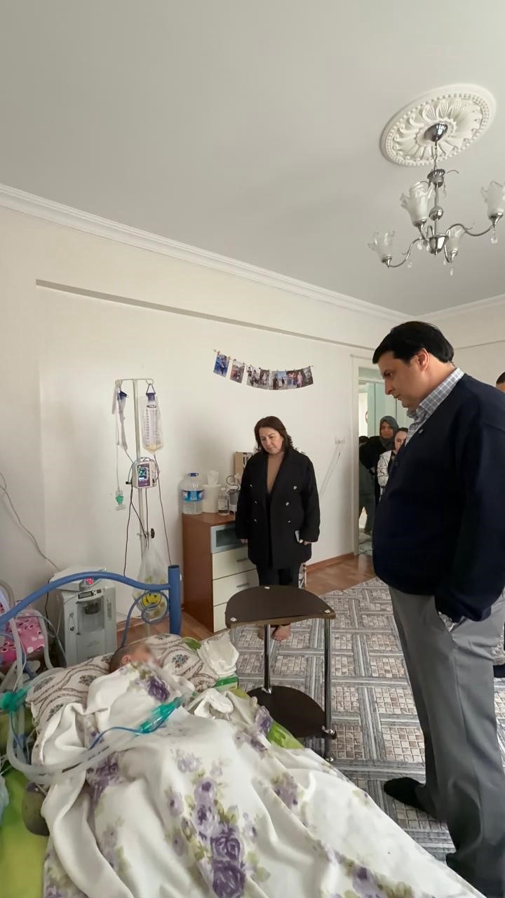 Yılmaz’dan çocuklara moral ziyareti
Yılmaz’dan çocuklara moral ziyareti