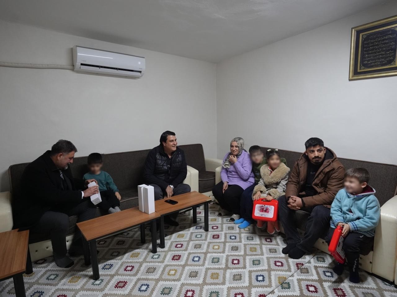 Yılmaz’dan evi yanan Kömek ailesine anlamlı ziyaret
