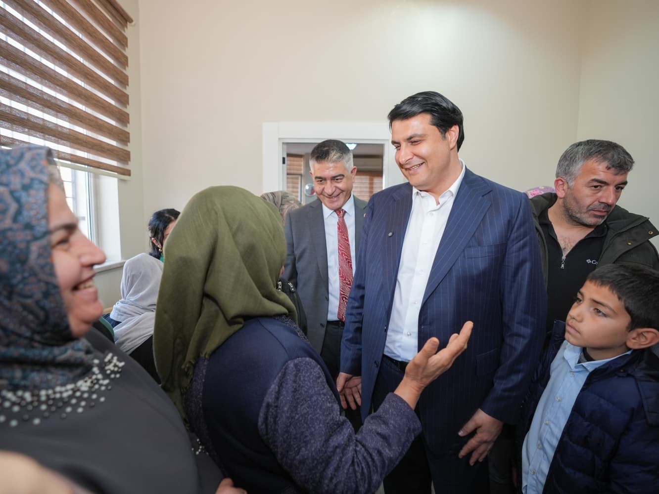 Yılmaz’dan kadın ve çocuklara anlamlı ziyaret
Yılmaz’dan kadın ve çocuklara anlamlı ziyaret