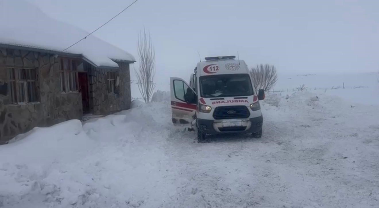 Yoğun kar ve zorlu şartlara rağmen hayat kurtaran müdahale
