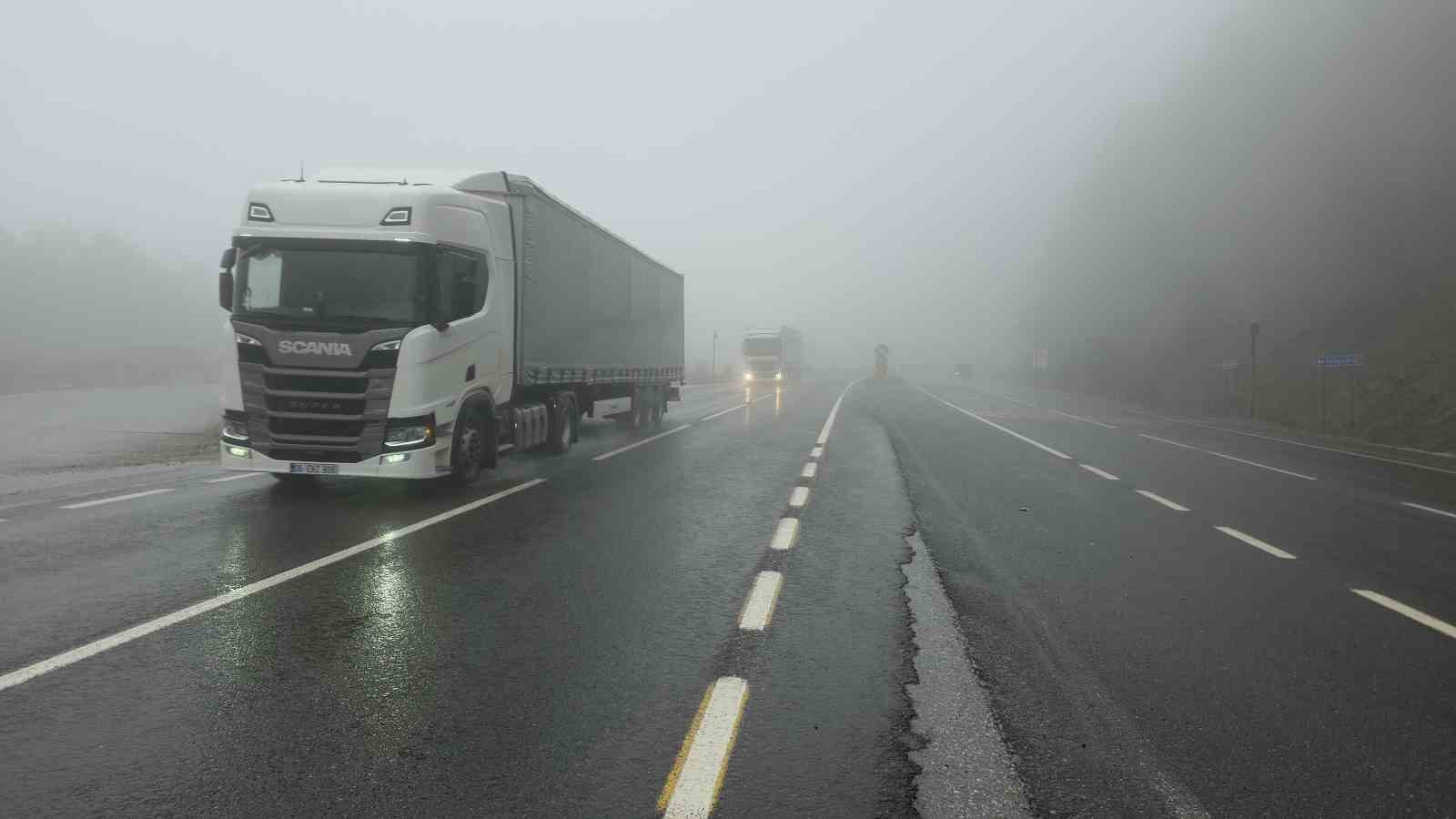 Yoğun sis Bolu Dağı’nı kapladı
