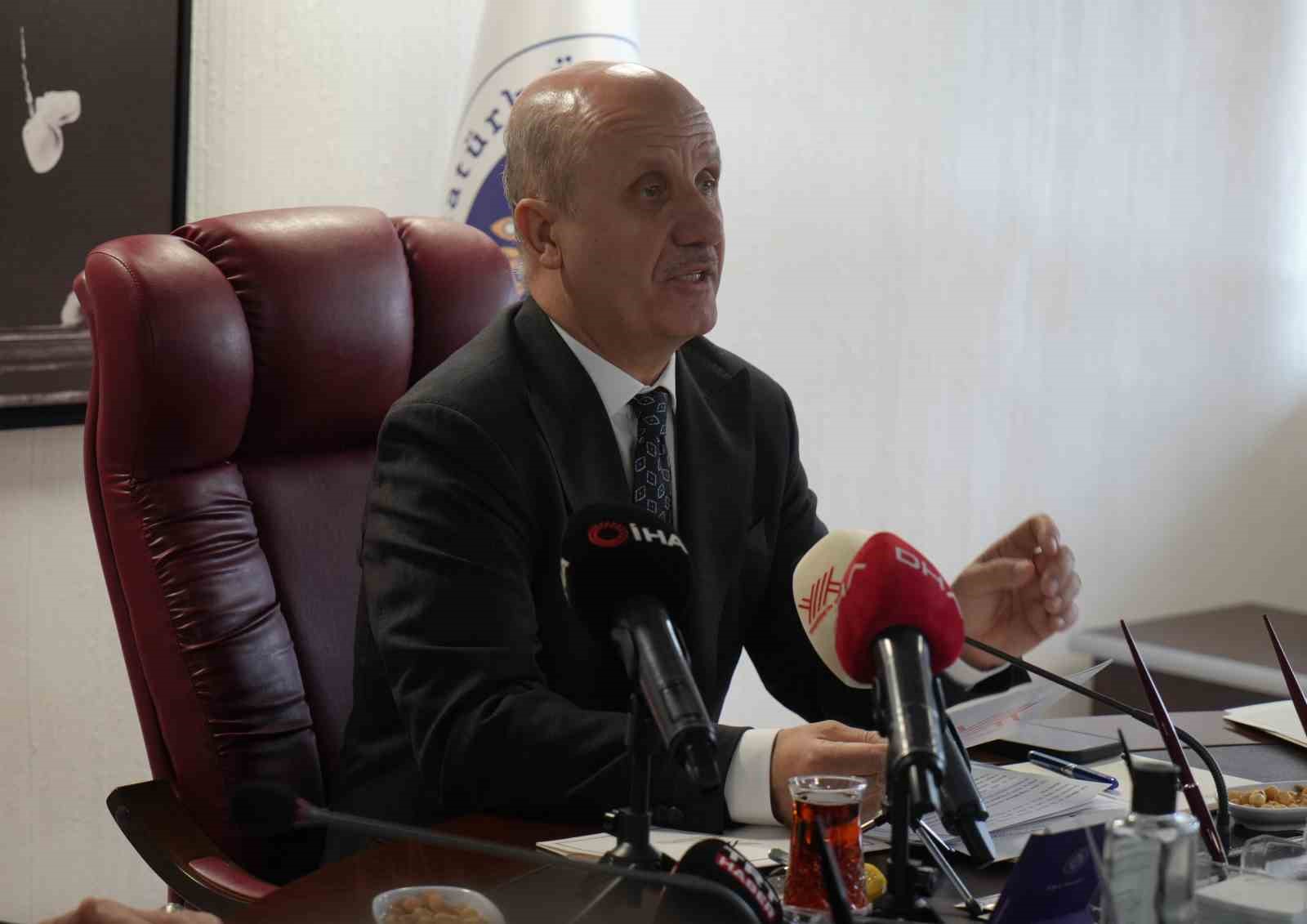 YÖK Başkan Prof. Dr. Erol Özvar, "Lisans eğitiminin üç yıla indirilmesiyle alakalı daha somut adımlar atabileceğimize inanmaktayım"
