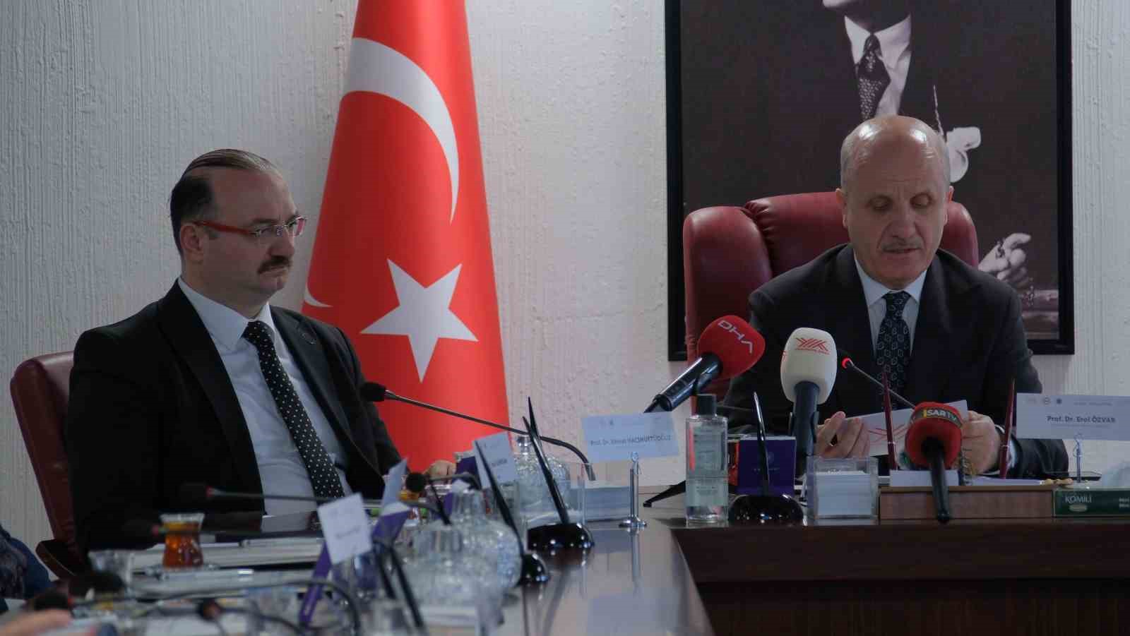 YÖK Başkan Prof. Dr. Erol Özvar, "Lisans eğitiminin üç yıla indirilmesiyle alakalı daha somut adımlar atabileceğimize inanmaktayım"
