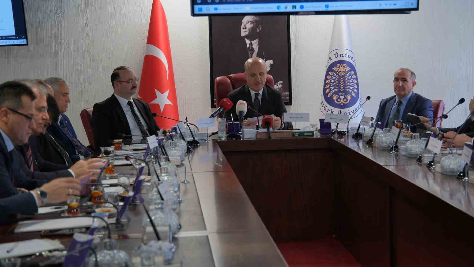 YÖK Başkan Prof. Dr. Erol Özvar, "Lisans eğitiminin üç yıla indirilmesiyle alakalı daha somut adımlar atabileceğimize inanmaktayım"
