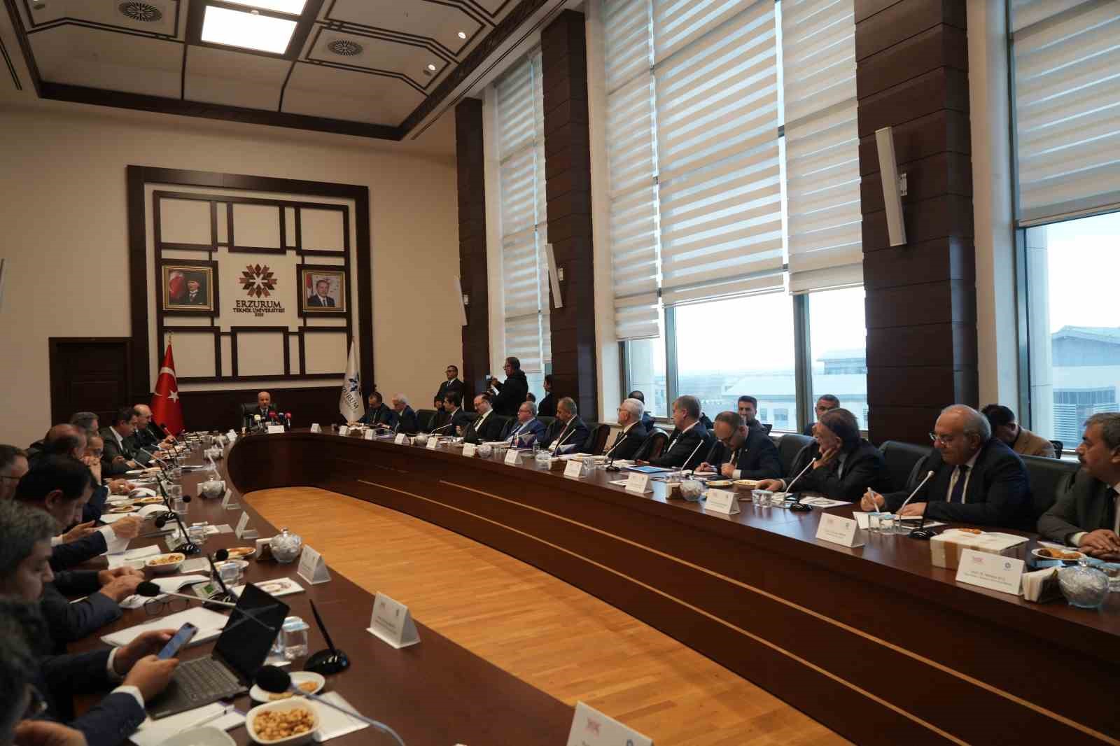 YÖK Başkanı Özvar: "Halktan kopuk, bulunduğu toplumun ihtiyaçlarını dikkate almayan bir üniversite anlayışı yok"
