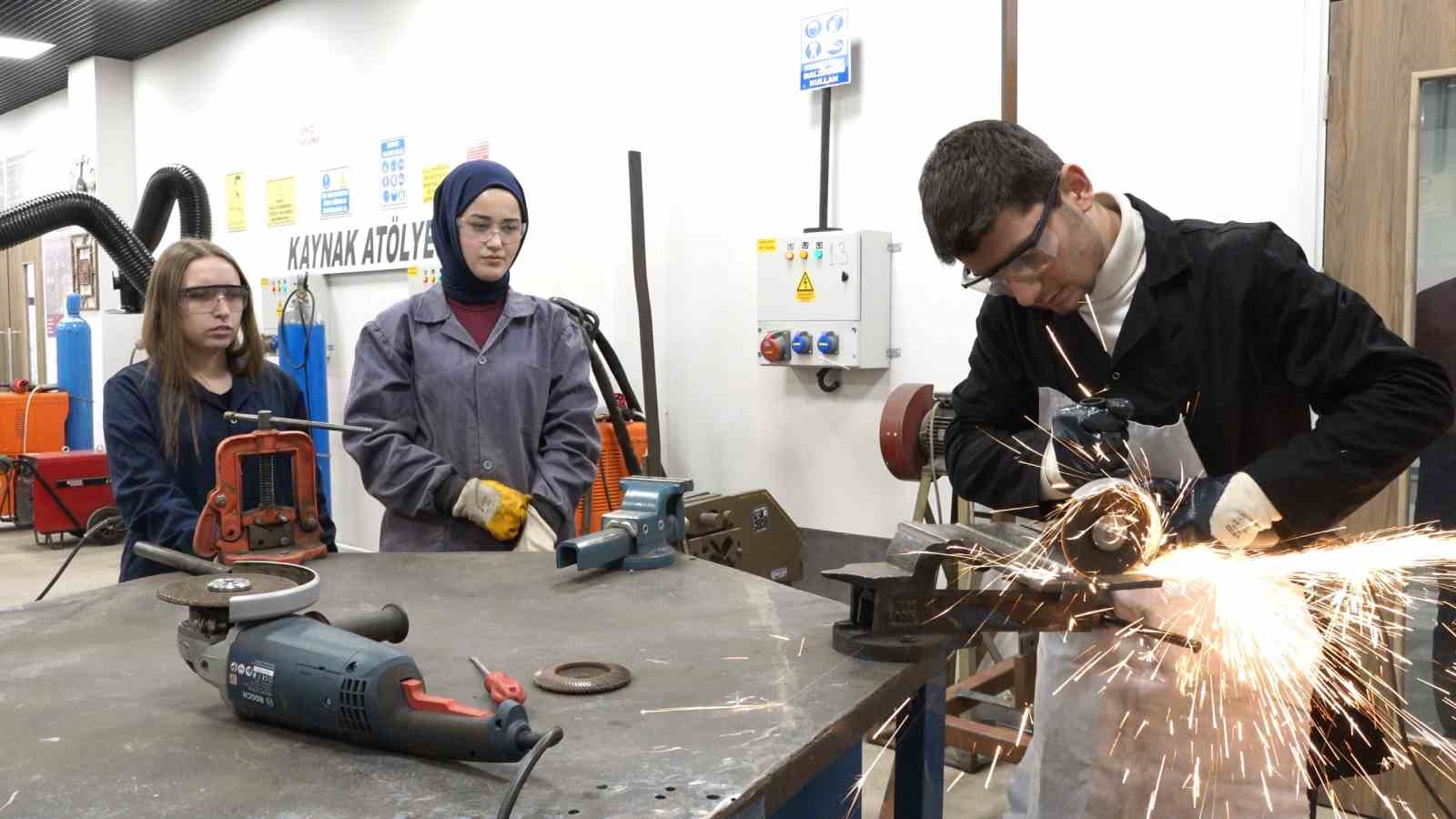 YÖK’ten öğrencilere müjde: Mezun olmadan çalışma hayatına atılacaklar
