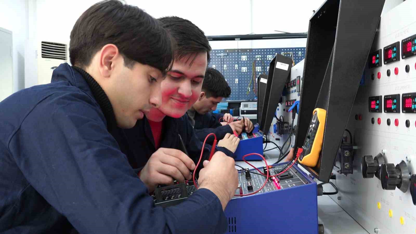 YÖK’ten öğrencilere müjde: Mezun olmadan çalışma hayatına atılacaklar
