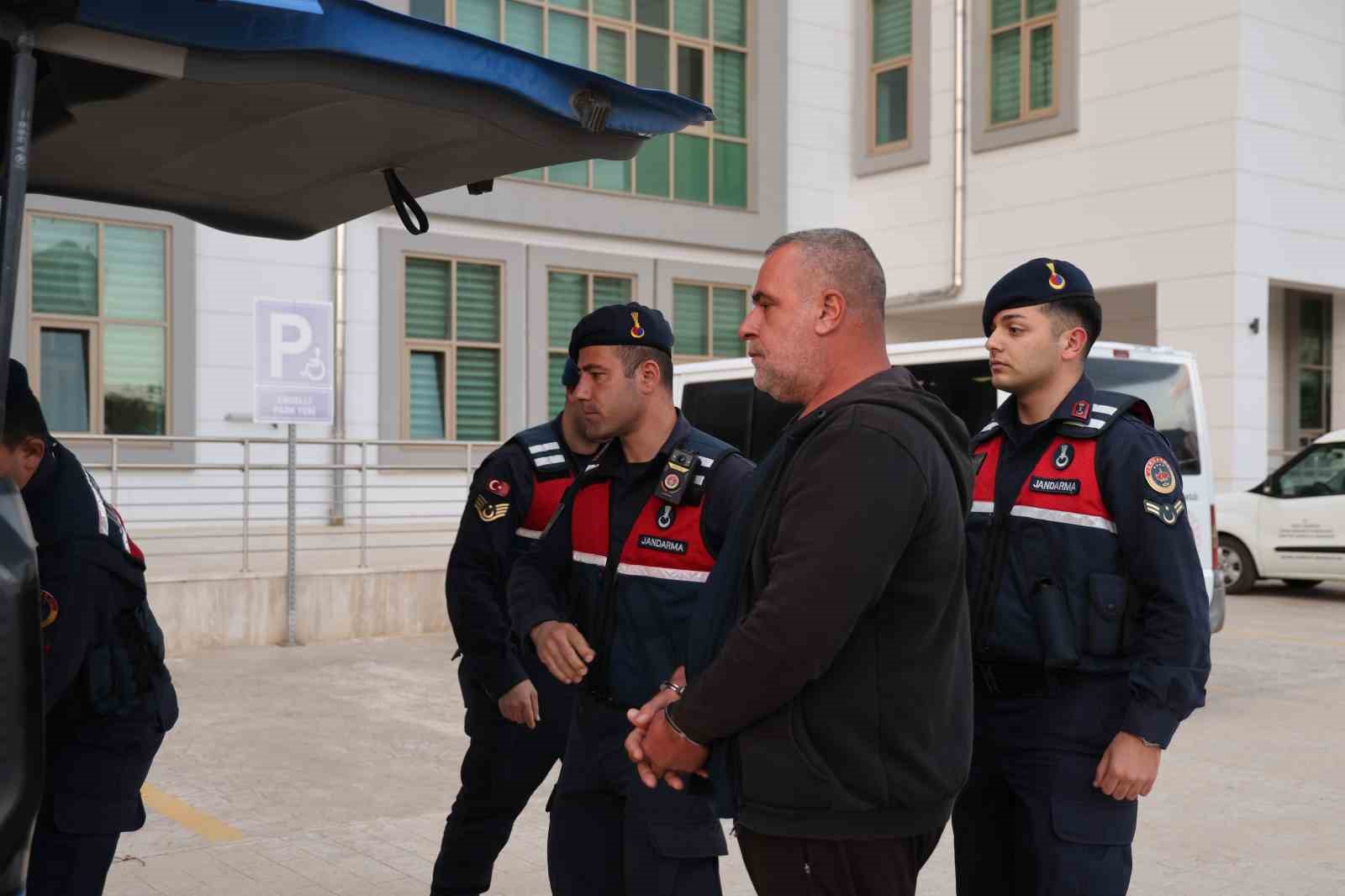 Yol kenarındaki genç kıza çarpan sürücü yakalandı
