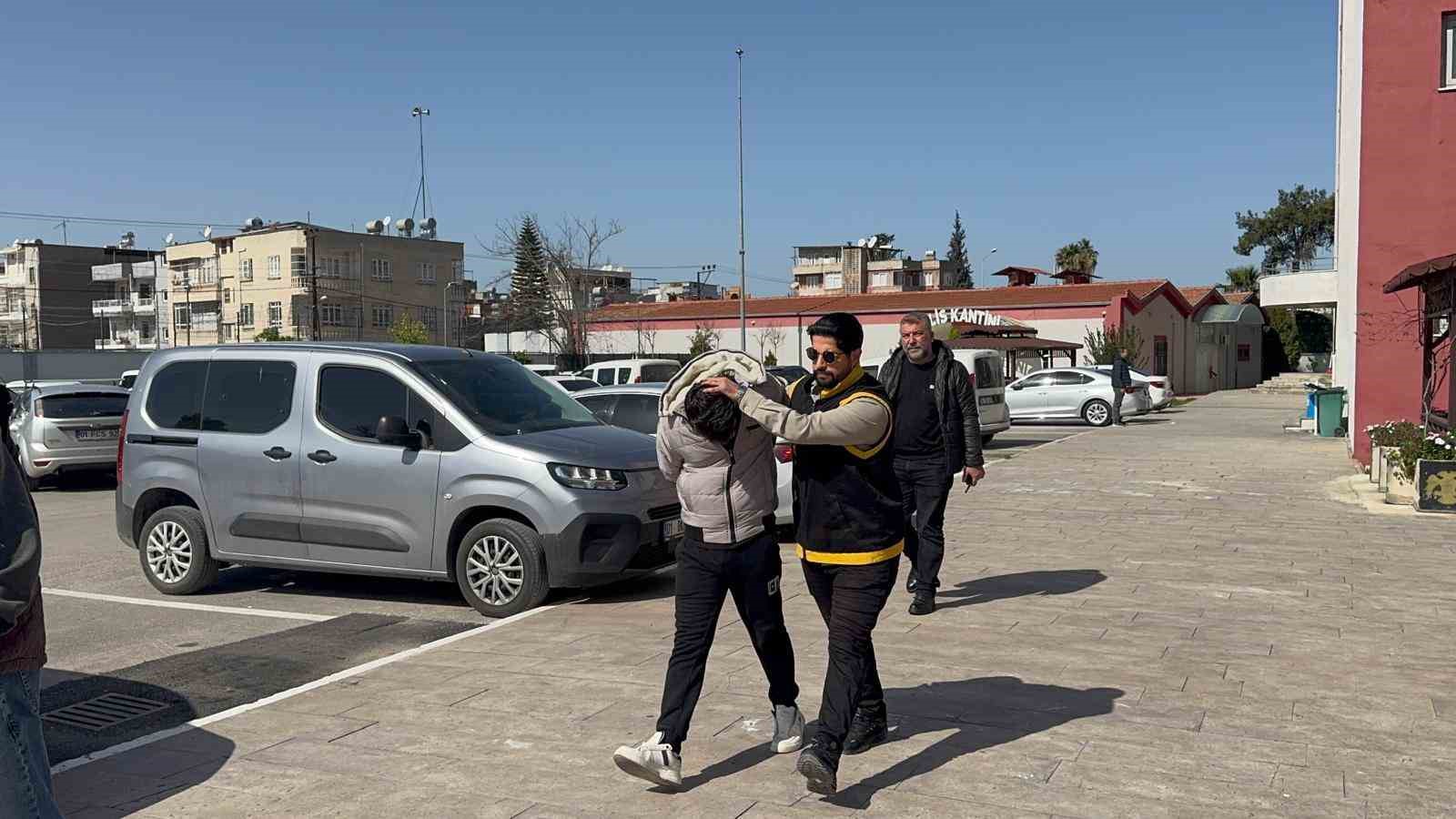 Yol verme kavgası cinayetle bitti
Yol verme kavgası cinayetle bitti