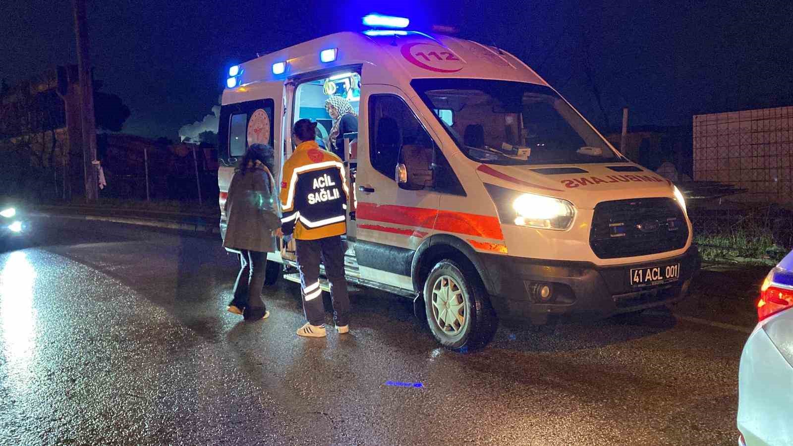 Yola dökülen sıvı kazaya sebep oldu: 3 yaralı
