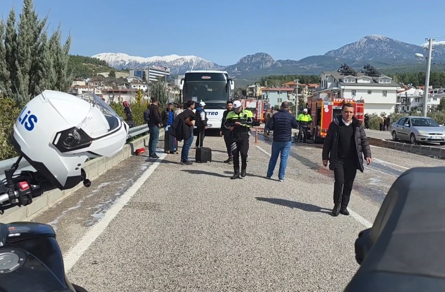 Yolcu otobüsü yandı, bagajdaki 3 tavuk telef oldu
