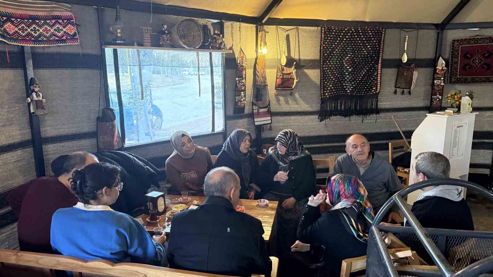 Yolculara otantik durak hizmeti
