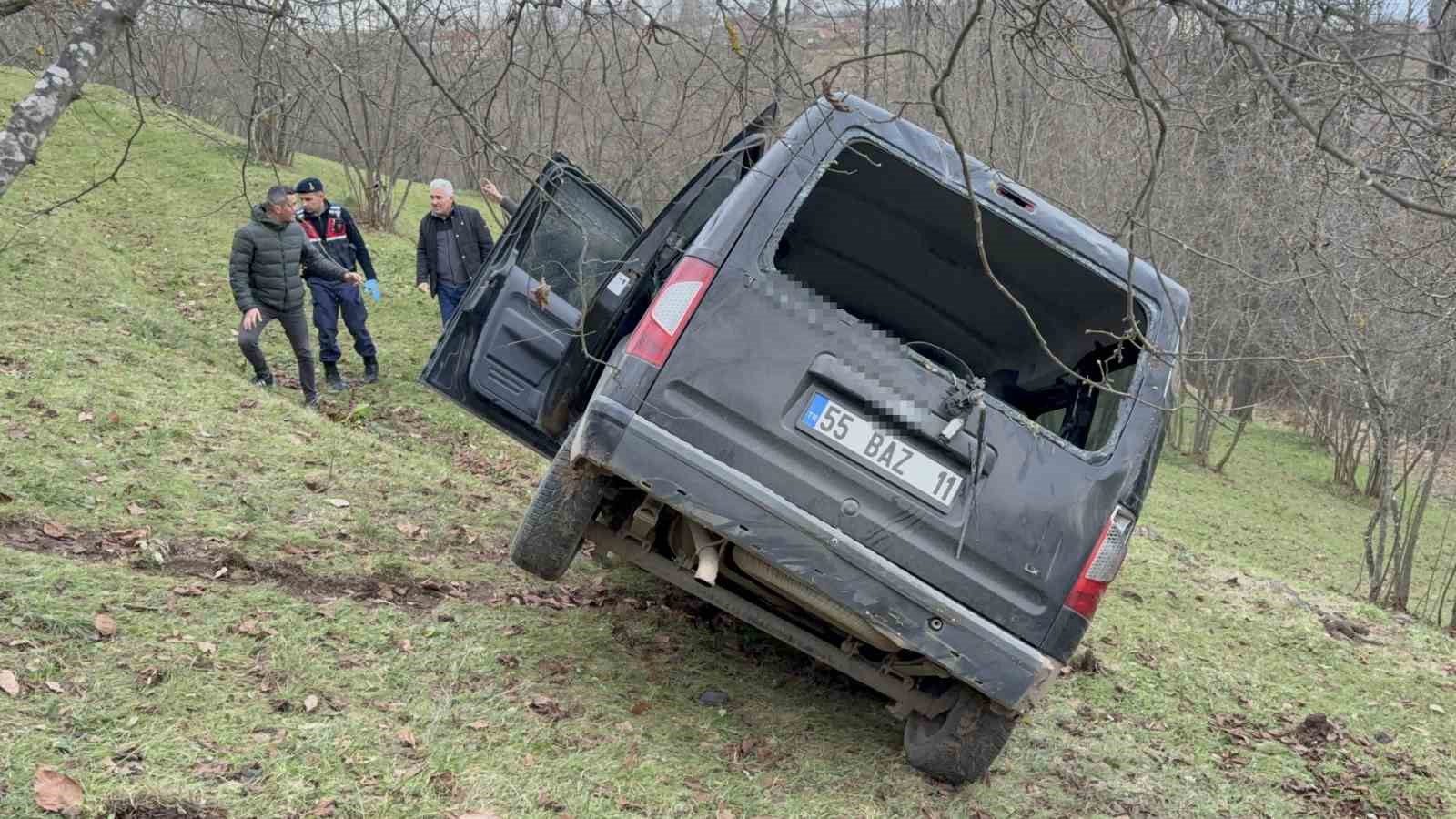 Yoldan çıkan araç 60 metrelik uçuruma yuvarlandı: 1 ölü, 2 yaralı
