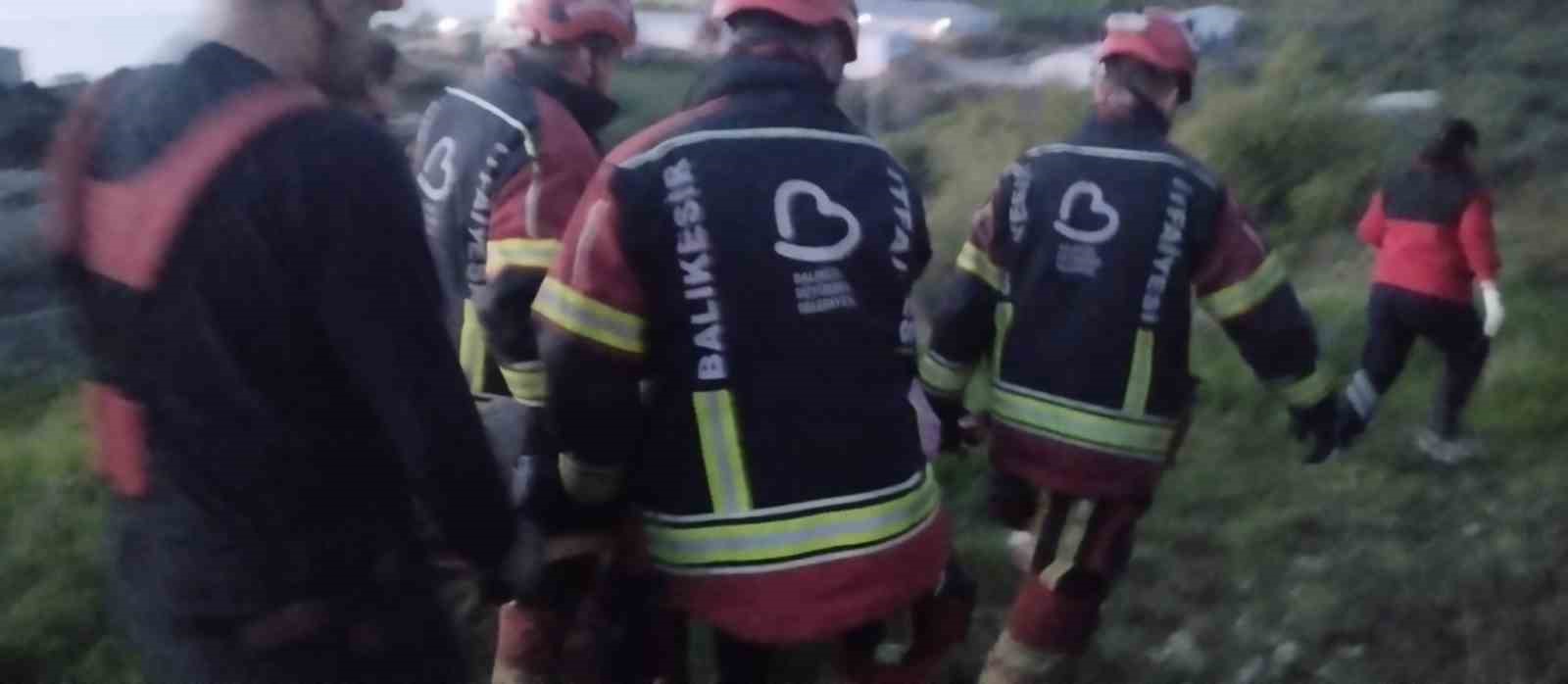 Yoldan çıkan otomobilin sürücüsü, tarlaya uçtu
