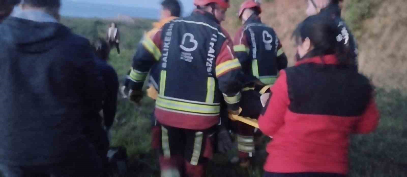 Yoldan çıkan otomobilin sürücüsü, tarlaya uçtu
