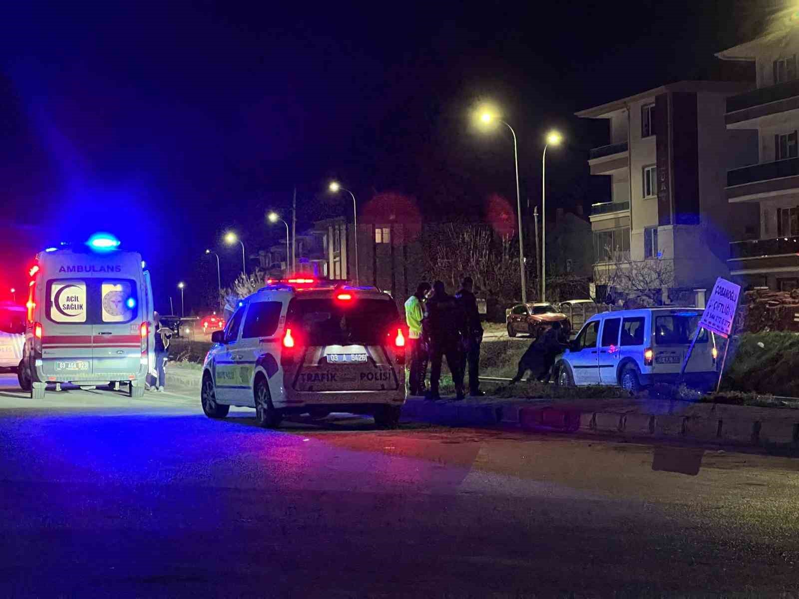 Yolu karıştırıp tren raylarına giren sürücünün tehlikeli anları
