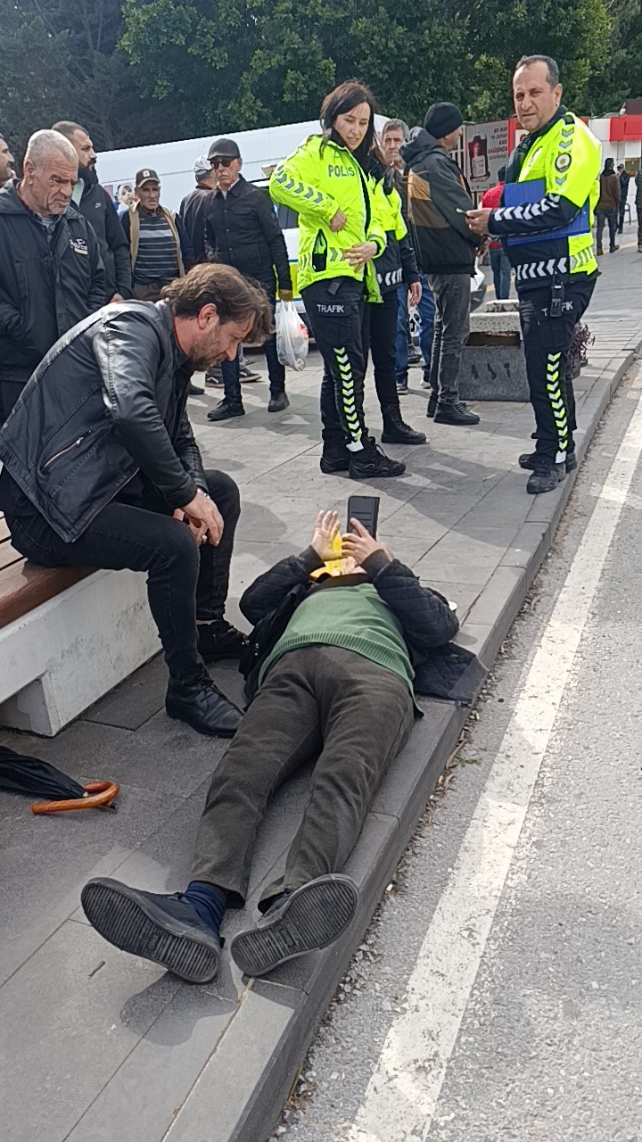 Yolun karşısına geçerken motosikletin çarptığı yaya yaralandı
