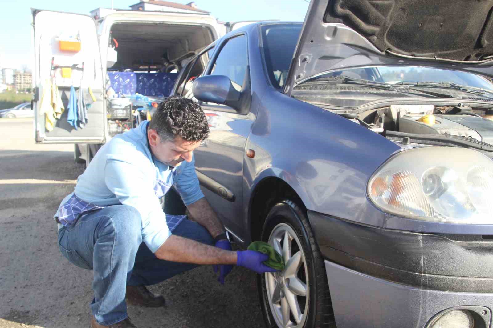 Yöneticiliği bıraktı, küresel ısınmaya karşı ’mobil ve susuz’ araç yıkama başlattı
Yöneticiliği bıraktı, küresel ısınmaya karşı ’mobil ve susuz’ araç yıkama başlattı