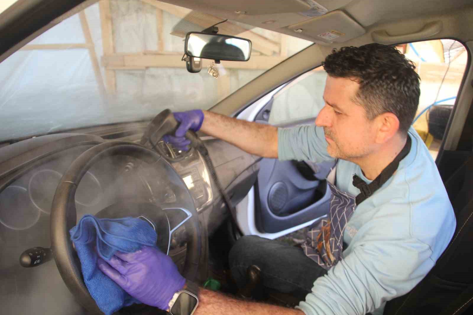 Yöneticiliği bıraktı, küresel ısınmaya karşı ’mobil ve susuz’ araç yıkama başlattı
Yöneticiliği bıraktı, küresel ısınmaya karşı ’mobil ve susuz’ araç yıkama başlattı