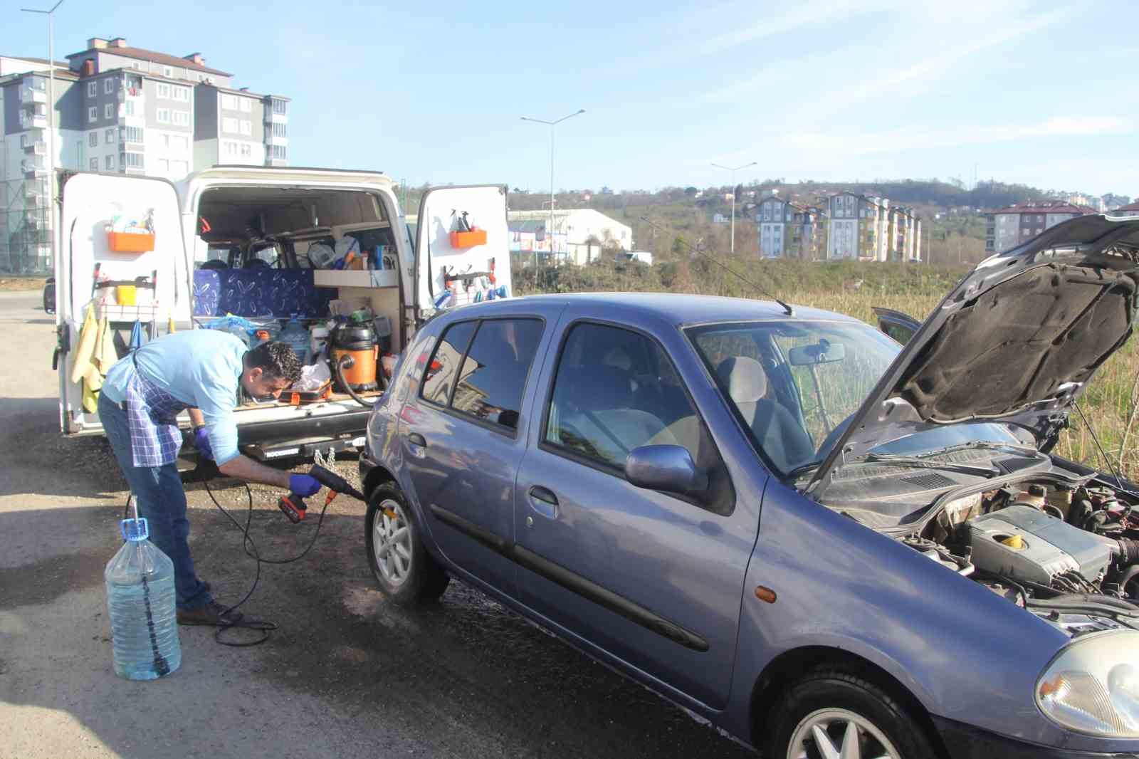Yöneticiliği bıraktı, küresel ısınmaya karşı ’mobil ve susuz’ araç yıkama başlattı
Yöneticiliği bıraktı, küresel ısınmaya karşı ’mobil ve susuz’ araç yıkama başlattı
