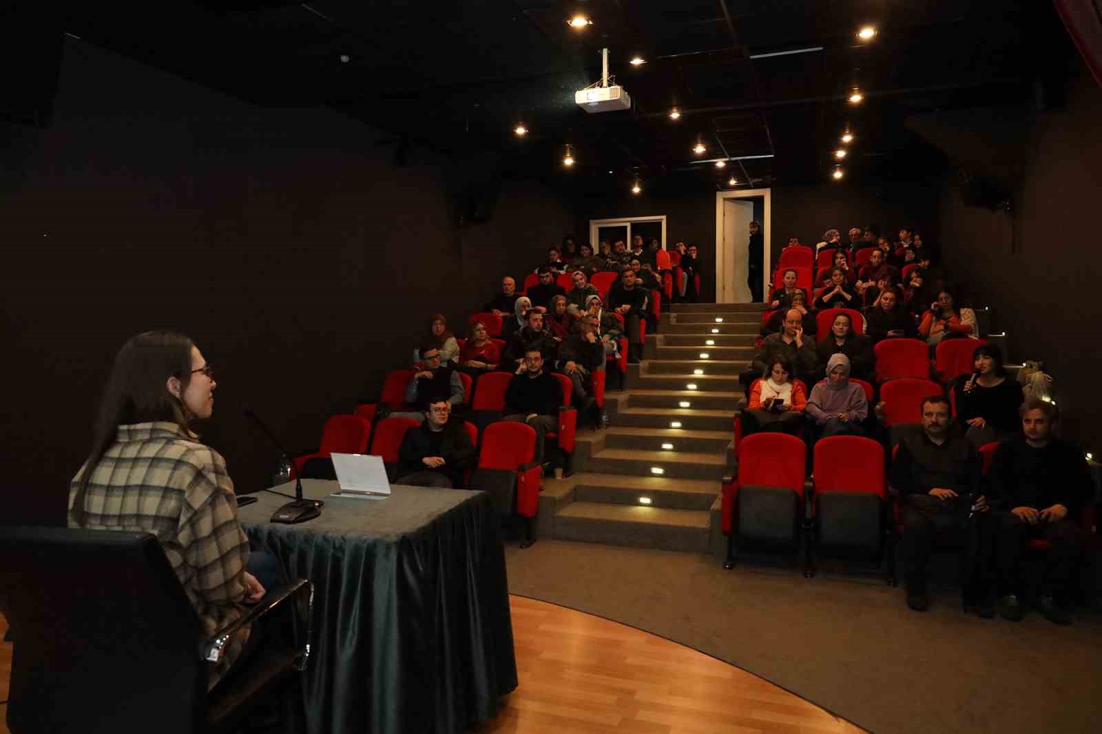 Yönetmen Vuslat Saraçoğlu Sakarya’da sinemaseverlerle buluştu
