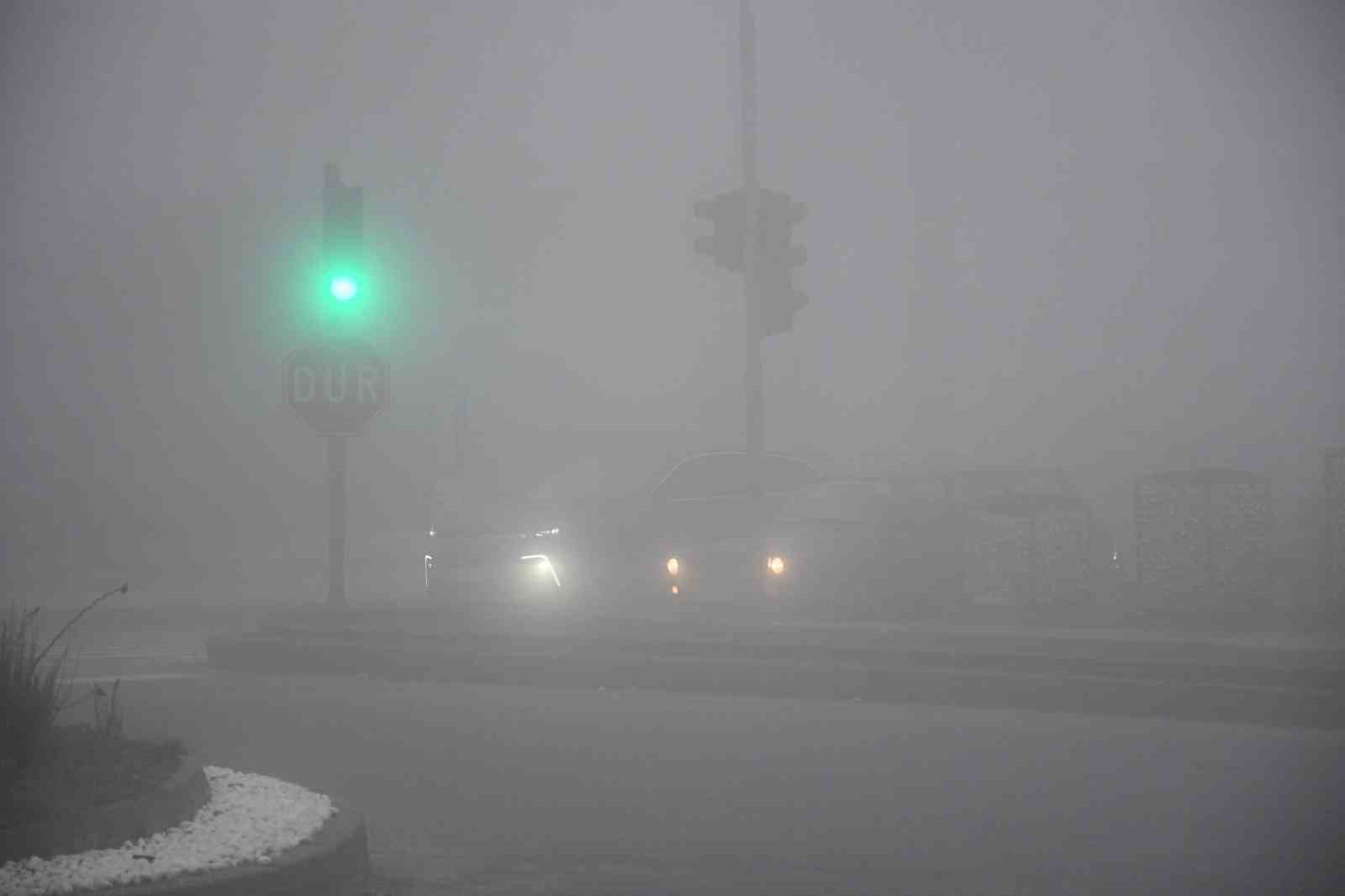 Yozgat sis altında kayboldu, görüş mesafesi 10 metreye kadar düştü
