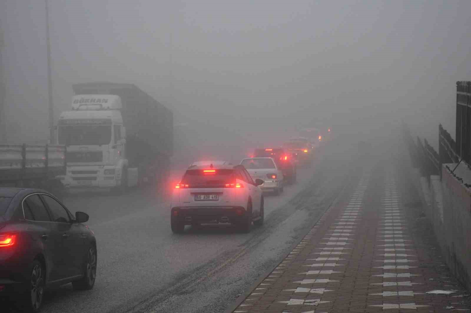 Yozgat sis altında kayboldu, görüş mesafesi 10 metreye kadar düştü
