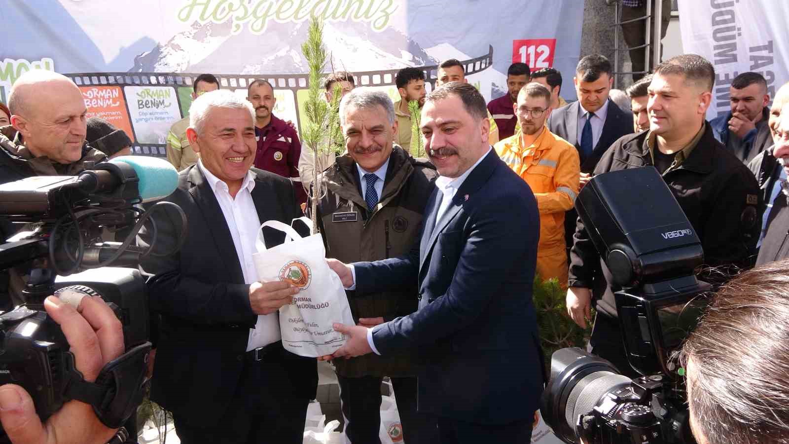 Yozgat’ta 4 bin 500 adet fidan dağıtıldı
