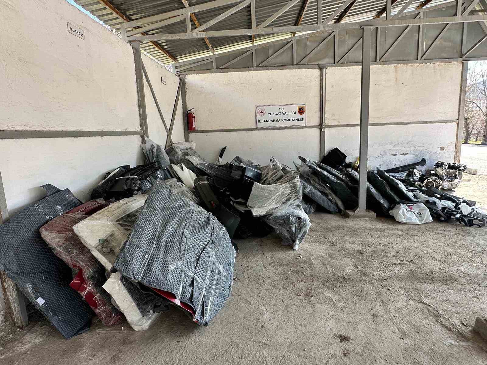 Yozgat’ta çalıntı araç operasyonu düzenlendi, 4 kişi gözaltına alındı
