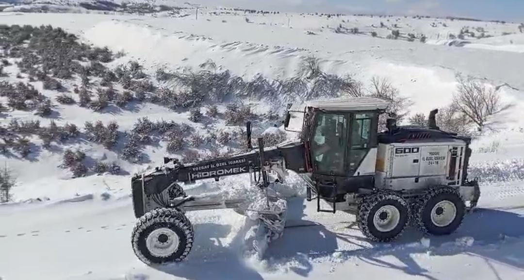 Yozgat’ta ekipler kar mesaisini aralıksız sürdürüyor
