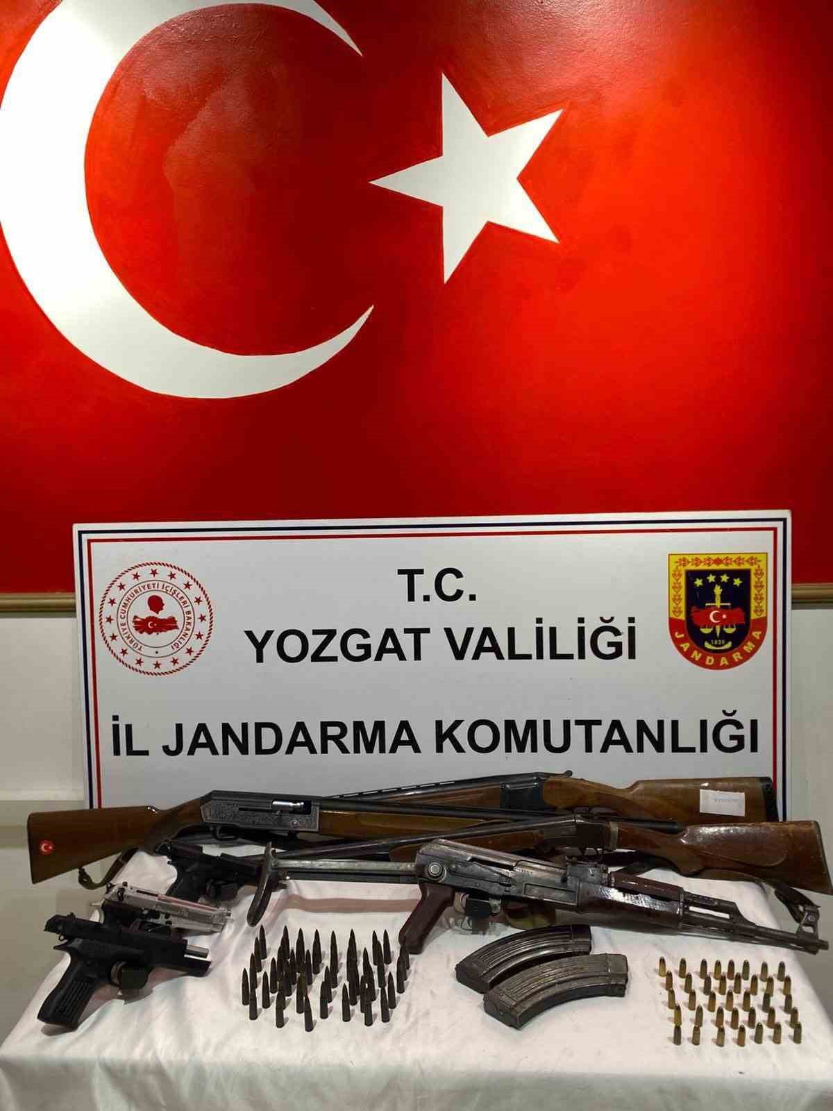 Yozgat’ta evden cephanelik çıktı, çok sayıda tüfek ve tabanca ele geçirildi

