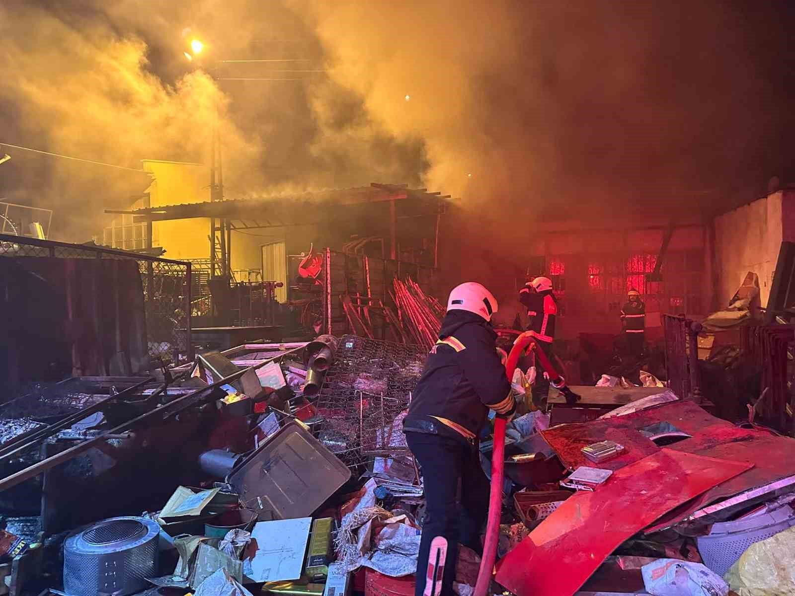 Yozgat’ta hurdacıda çıkan yangın söndürüldü
