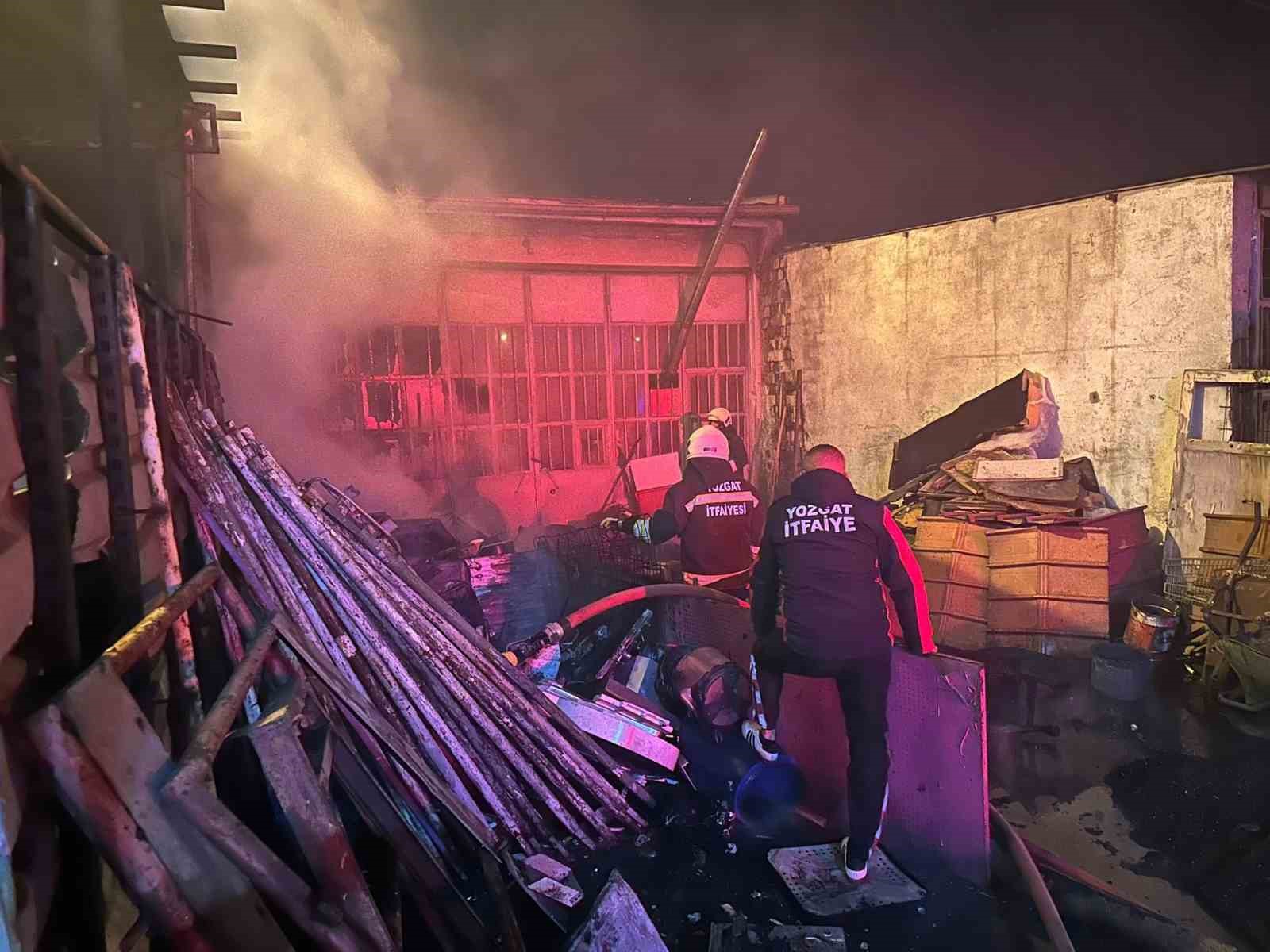 Yozgat’ta hurdacıda çıkan yangın söndürüldü
