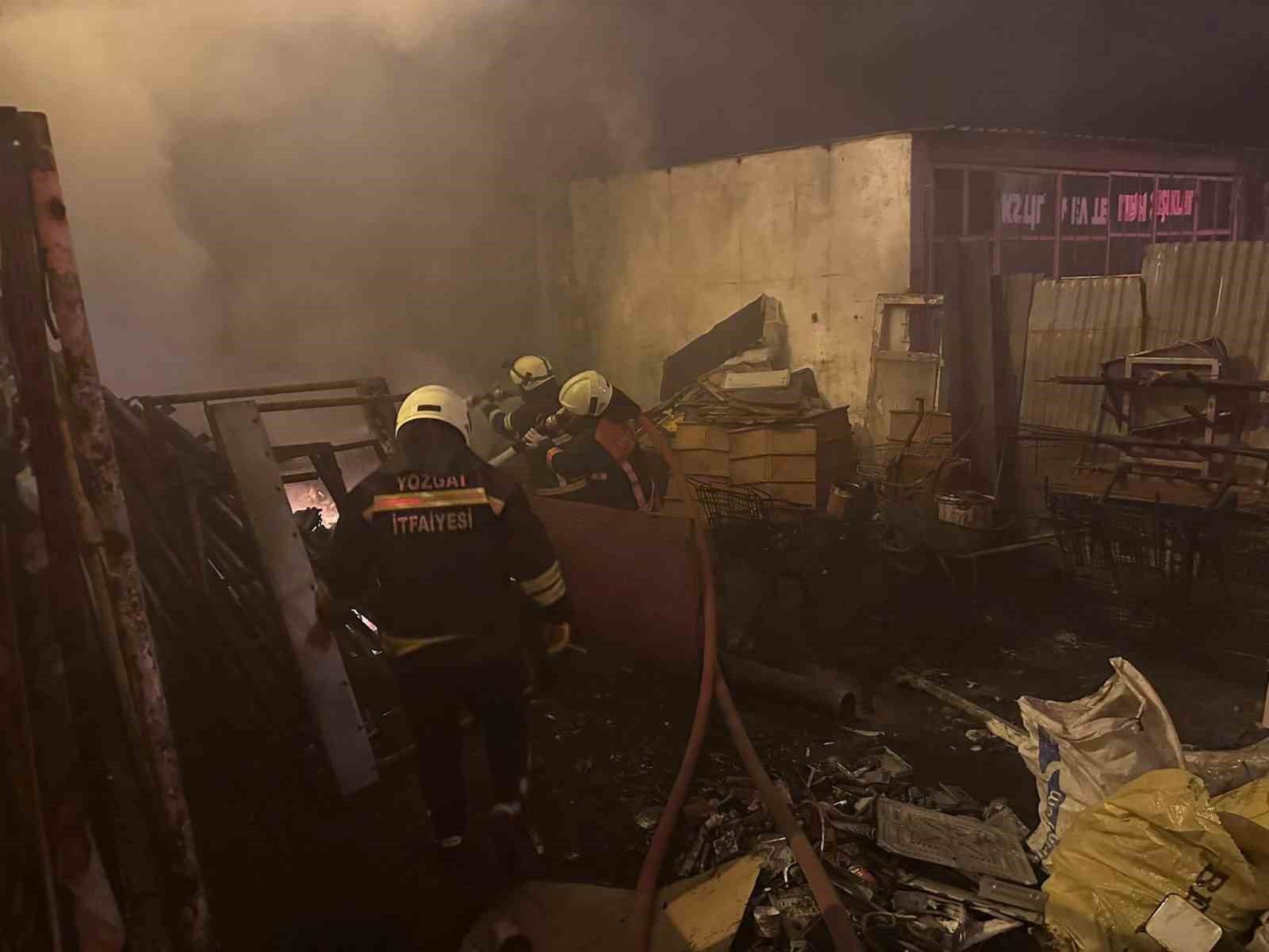 Yozgat’ta hurdacıda çıkan yangın söndürüldü
