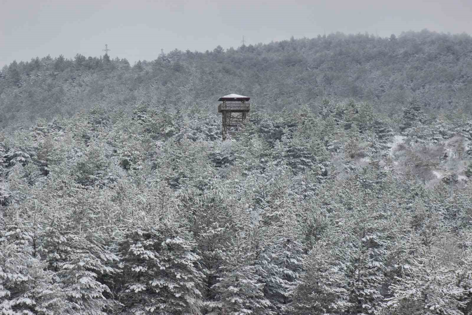 Yozgat’ta kar bereketi: Hem doğa sevindi hem çocuklar
