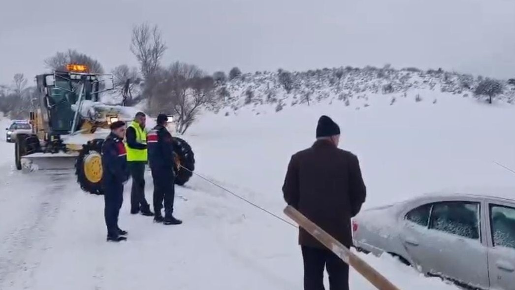 Yozgat’ta karla mücadele aralıksız sürüyor
