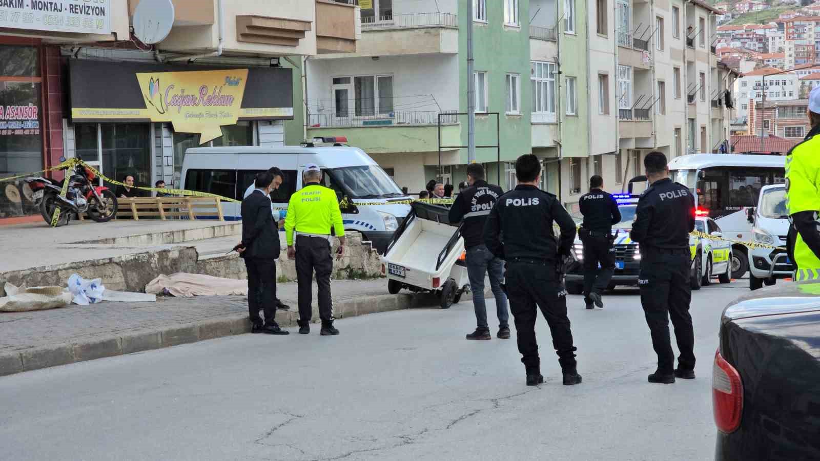 Yozgat’ta kazada kafasını kaldırıma çarpan yaşlı adam hayatını kaybetti
