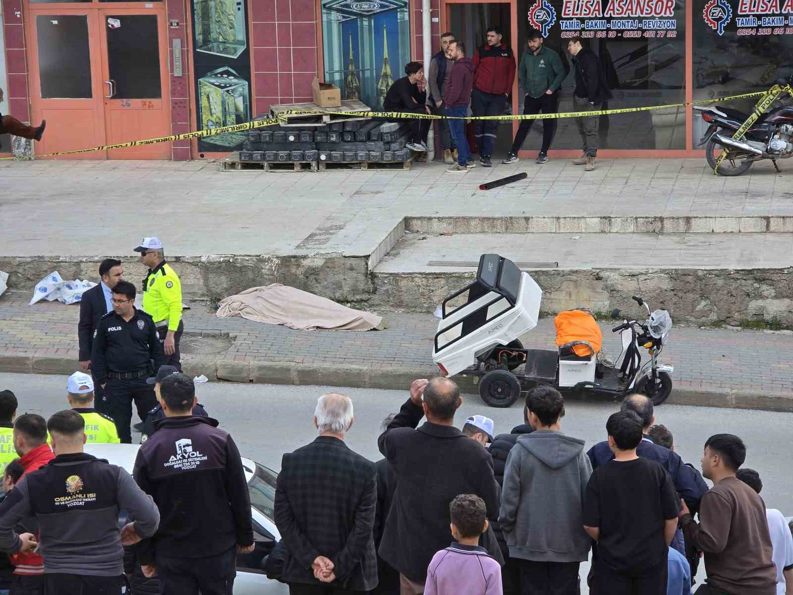 Yozgat’ta kazada kafasını kaldırıma çarpan yaşlı adam hayatını kaybetti
