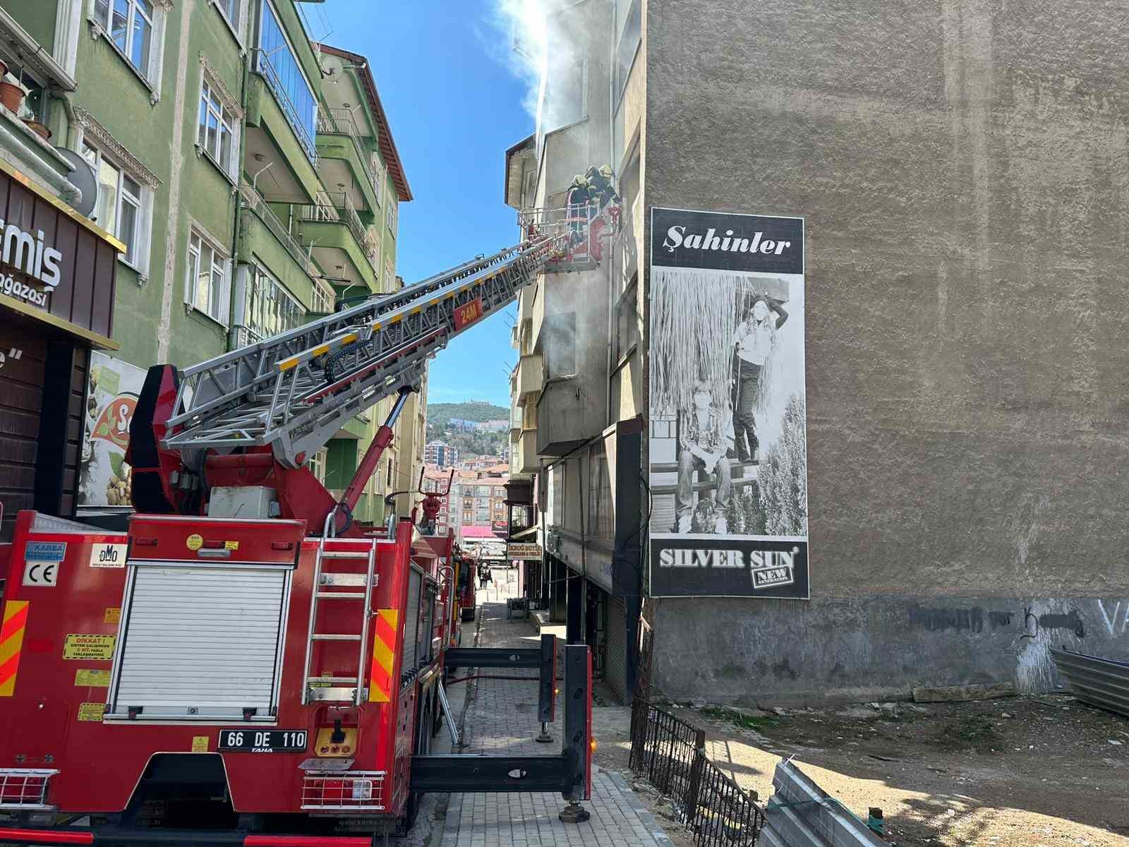 Yozgat’ta metruk binada çıkan yangın kısa sürede söndürüldü
