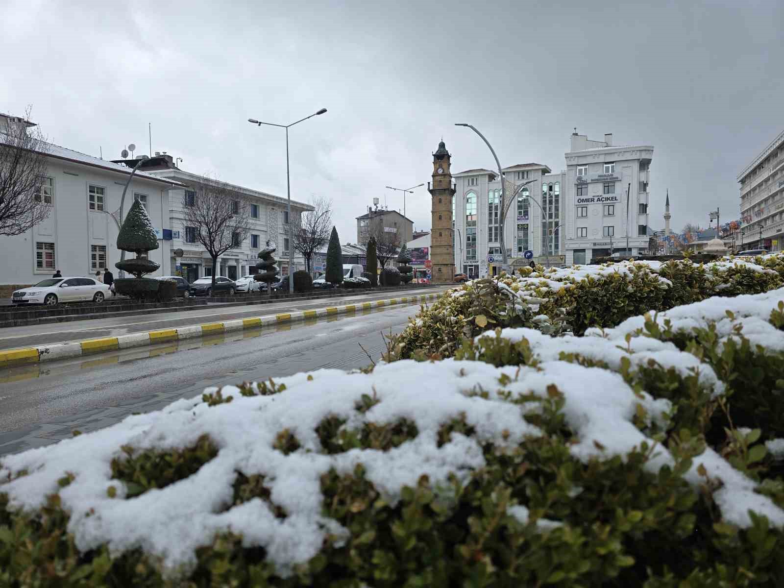 Yozgat’ta Nisan ayında kar sürprizi
