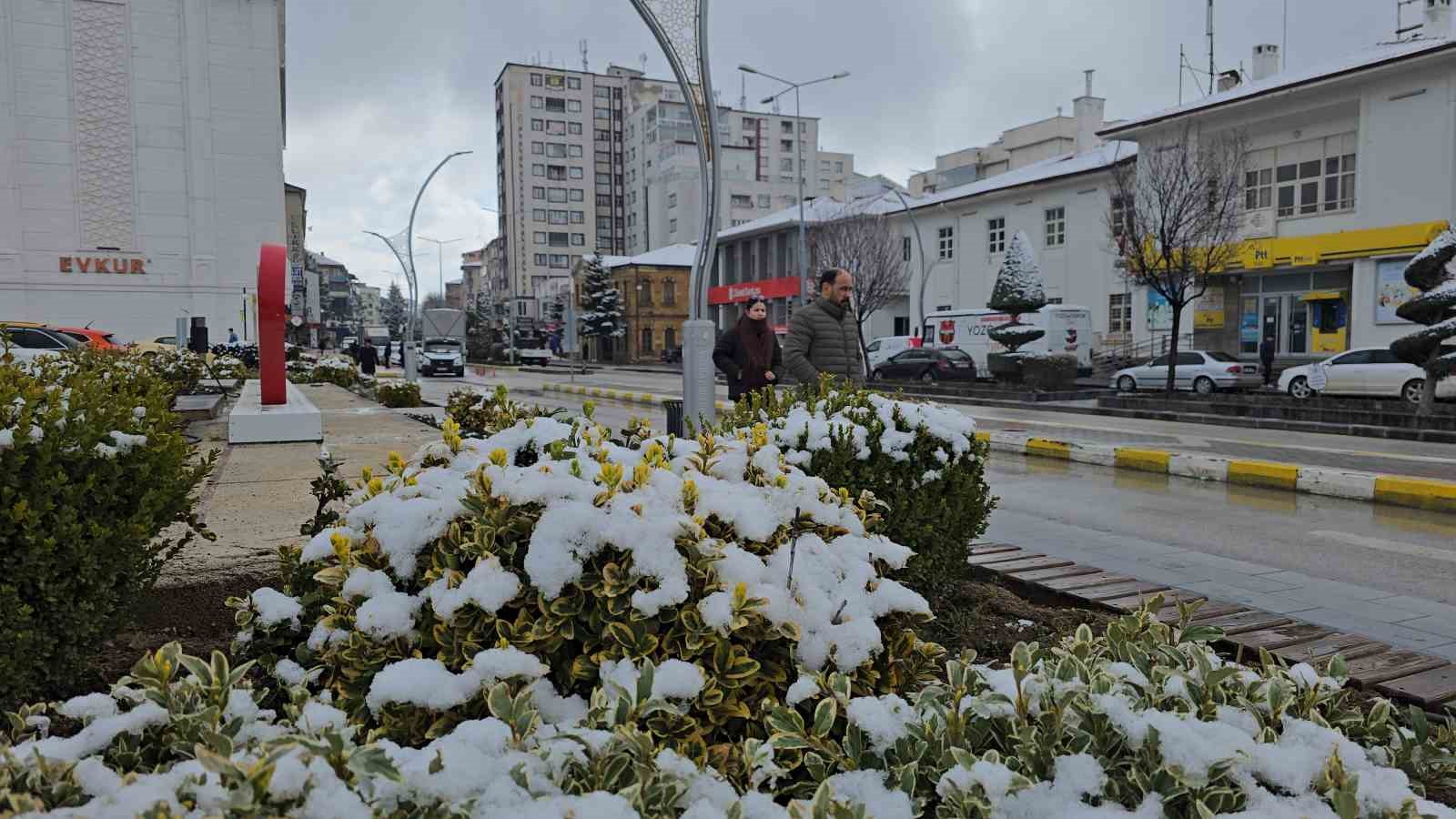Yozgat’ta Nisan ayında kar sürprizi

