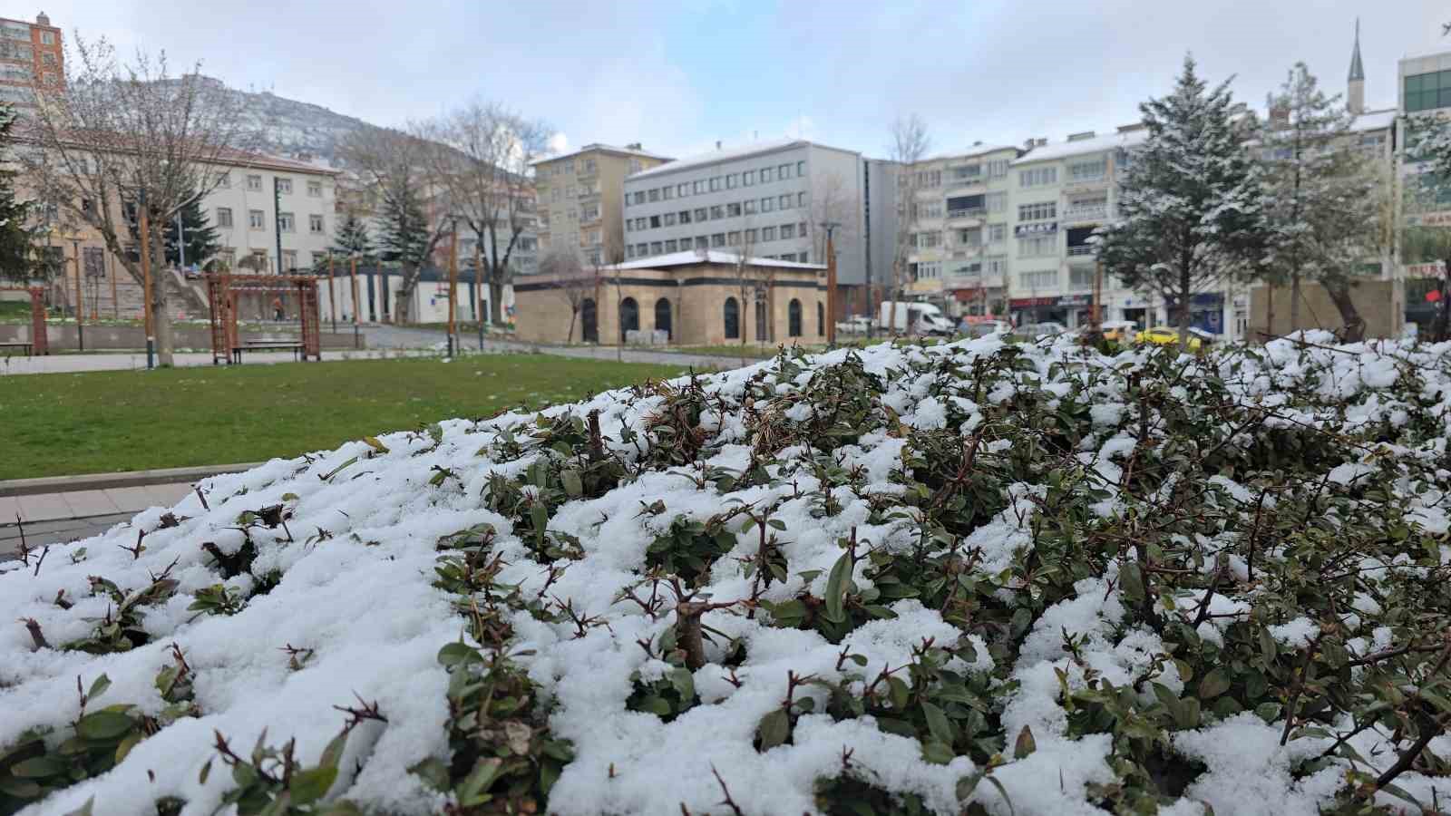 Yozgat’ta Nisan ayında kar sürprizi
